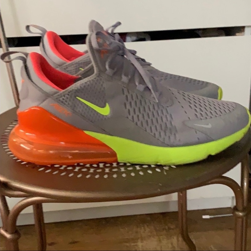 NIKE AIR MAX 270
